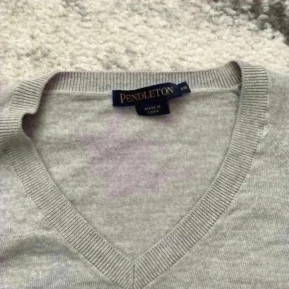 Pendleton Timeless Merino V-neck Sweater - Picture 2 of 6
